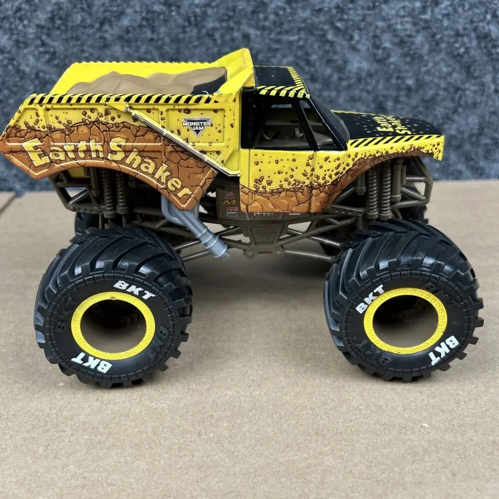 Hot Wheels Monster Jam Earth Shaker Die-Cast Truck Vehicle 1:24 Spin Master